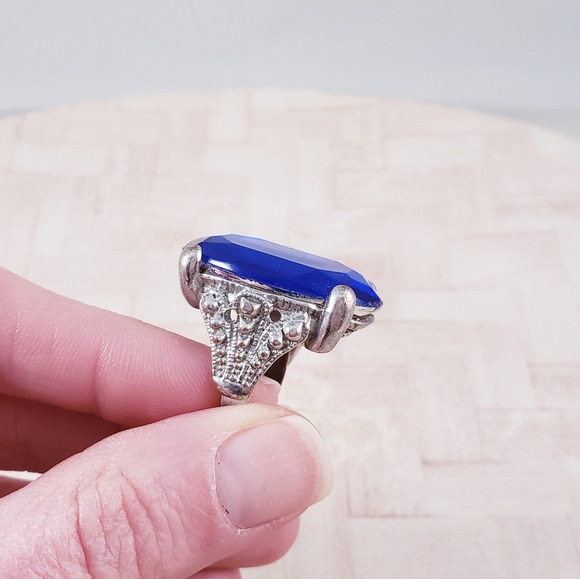 FACETED BLUE STONE STATEMENT RING - Picture 2 of 6